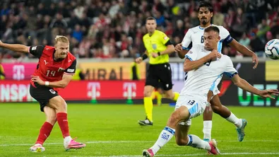 Австрия пречупи Израел в края след любопитен червен картон на Кабаков