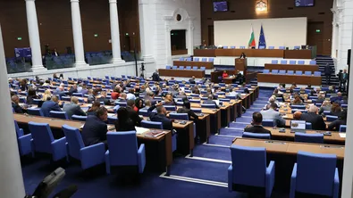 Депутатите приеха нов механизъм за определяне на минималната работна заплата