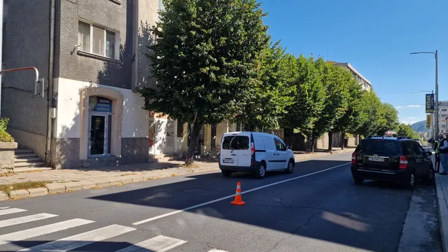 Момиче на 18 години е блъснато на пешеходна пътека в Смолян
