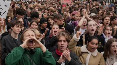 175 000 души протестираха в Германия срещу съкращенията на социални разходи