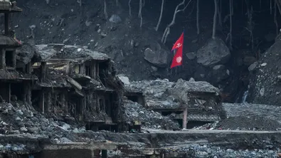 Проливни дъждове и свлачища отнеха десетки животи в Индия и Непал
