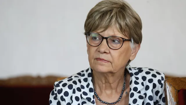Виолета Комитова: Пътните ремонти не трябва да се разделят на поръчки за асфалт, мантинели и маркировка