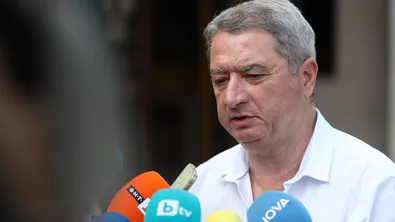 Емануил Йорданов: Започнаха старите практики и опитите за черен пиар срещу Йотова