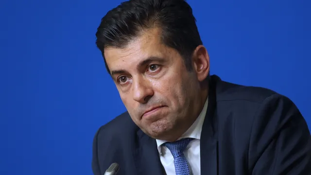 „Робин Худ, но наобратно“: Кирил Петков за таксата от 1000 евро за шише ракия