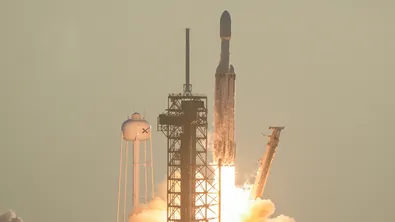 Starship на SpaceX достига орбита за първи път и изстрелва спътници Starlink