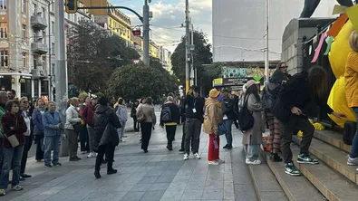 Започна протест пред Съдебната палата в подкрепа на близките на жертвите от „Петрохан“ и Околчица
