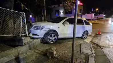 Автомобил се заби в оградата на детска градина във Велико Търново