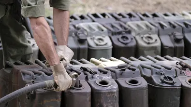 Петролът пак поскъпна: Брент достигна 106,56 долара за барел