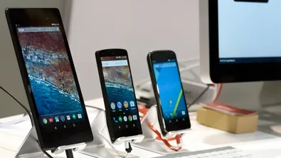 Схема за милиони: употребявани телефони са продавани като нови, България също е в схемата