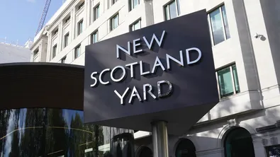 17 души арестувани при мащабна операция срещу пране на пари във Великобритания