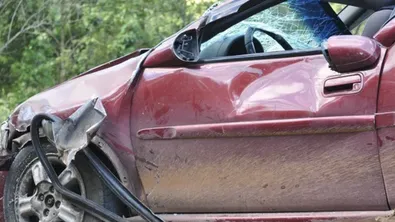 Камион притисна кола в автобус на градския транспорт в София
