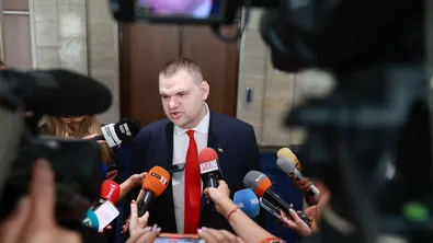 Пеевски: Ако Демерджиев не разкрие корупционните схеми на ПБ, ще остане хартиен тигър