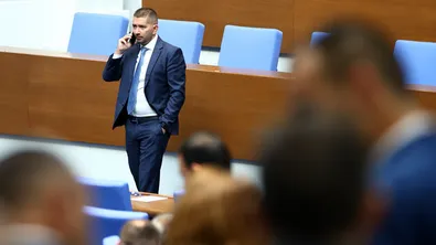 „Продължаваме промяната“ внася сигнал за конфликт на интереси срещу Слави Василев