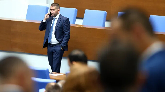 „Продължаваме промяната“ внася сигнал за конфликт на интереси срещу Слави Василев