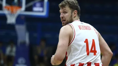 Везенков блести при нова победа на Олимпиакос в Евролигата