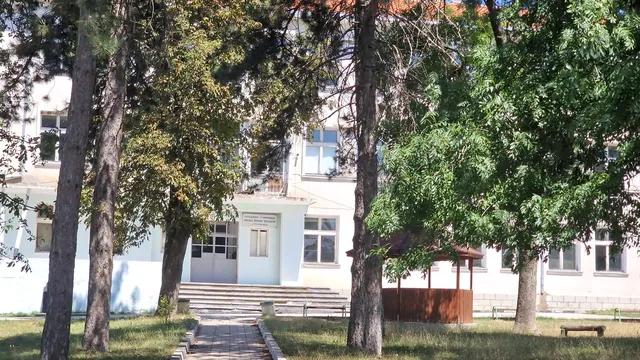 След първия звънец: Затвориха още едно училище в България