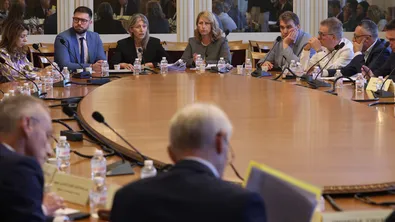 Образователната комисия подкрепи пет от шест проекта за промени в училищното образование