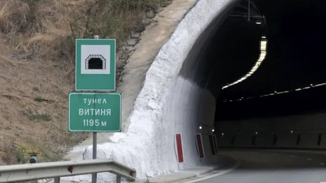 Кола се самозапали край "Витиня", ограничиха движението към Варна