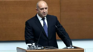 Румен Радев: При обществените поръчки за мантинели е „истинска джунгла“