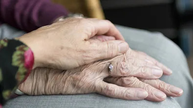 Майка и дъщеря откраднаха 450 евро от дома на 85-годишна жена в Монтана