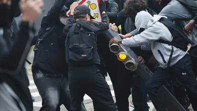 Над 5000 задържани на протестите във Франция