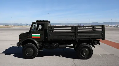 Военен камион транспортира тленните останки на цар Самуил от летище София към центъра на столицата