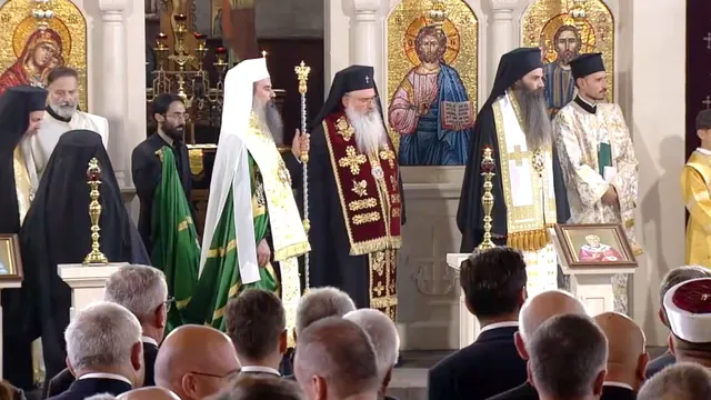 Тленните останки на цар Самуил бяха положени в саркофага в "Света София"