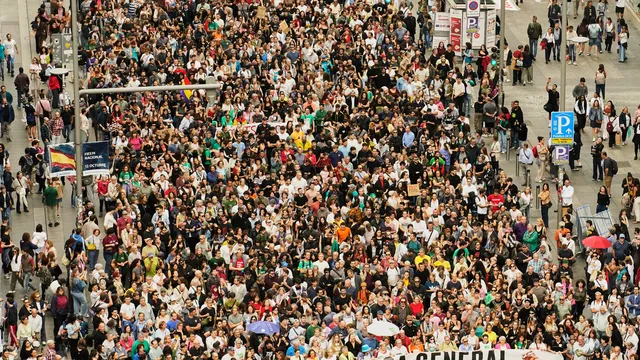 70 000 души протестираха в Мадрид заради жилищната криза, демонстрации имаше в над 50 града в Испания
