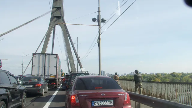 Русия твърди, че е ударила ключов мост в Киев и кораби с оръжие в Одеса