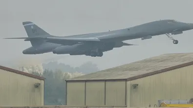 САЩ изтеглиха 12 бомбардировача B-1 от британска военна база