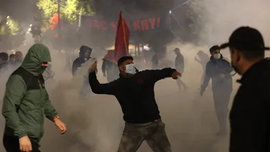 Най-малко 17 ранени при нощни сблъсъци в Прищина