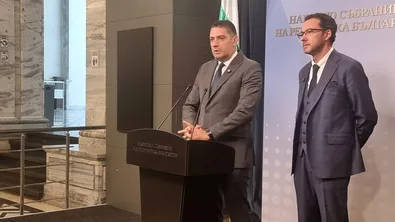 ГЕРБ: Докато президент и премиер се държат като хипита, войната вече ескалира
