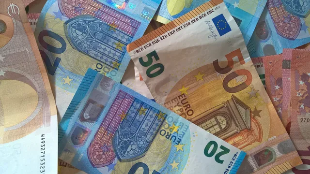 Унгария може да въведе еврото през 2031 г., ако ускори подготовката
