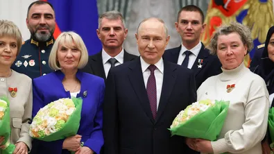 Путин на 74: Подготовка за Туркменистан и вечеря с роднини