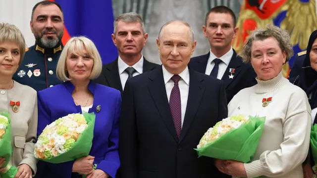 Путин на 74: Подготовка за Туркменистан и вечеря с роднини