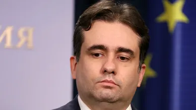Божидар Божанов: Йотова и Радев ретранслират тезите на Лавров