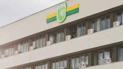 Община Ямбол за задържаната служителка: Дългогодишната работа не освобождава от отговорност