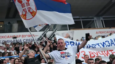 Привърженици на партията на Вучич се сбиха помежду си в Белград