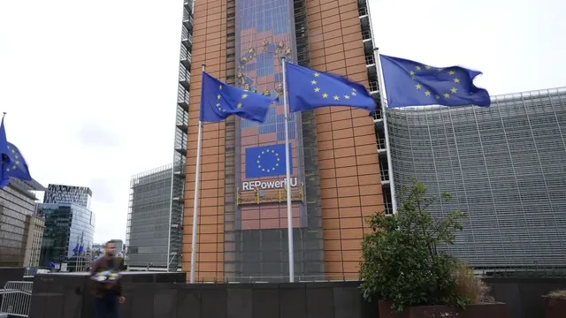 Великобритания наложи нови санкции срещу Русия, а ЕС удължи настоящите