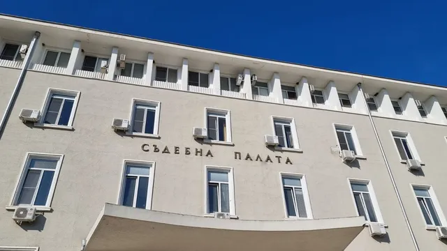 Въпреки заповед за защита: Мъж нападна бившата си и намушка друг