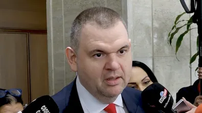 Пеевски към Демерджиев: Нощем вместо за жена си, мисли за мен
