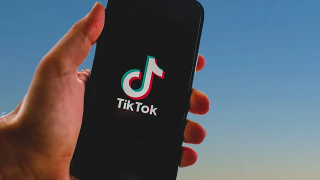 Измама в TikTok: Жена очакваше хиляди евро, получи носни кърпи