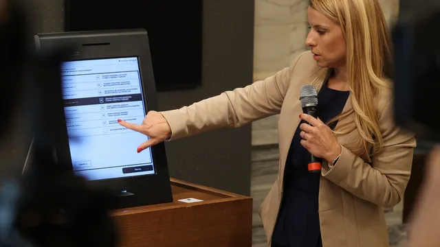 ЦИК: Машините за гласуване нямат интернет и не могат да бъдат манипулирани отвън