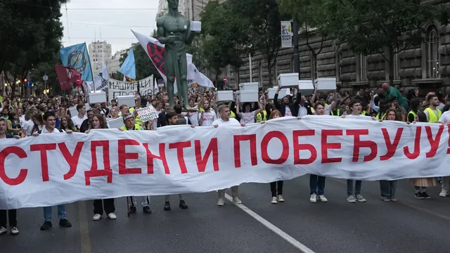 Изборите в Сърбия: 6,4 милиона избиратели, 2418 кандидати, 18 листи