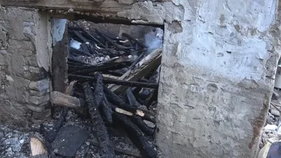 Семейство с 10 деца търси помощ да възстанови изгорялата къща, където са живели