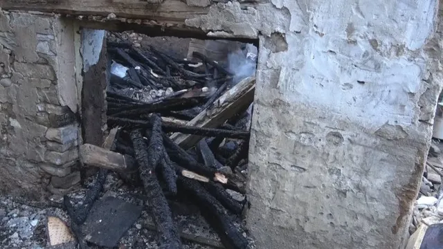 Семейство с 10 деца търси помощ да възстанови изгорялата къща, където са живели