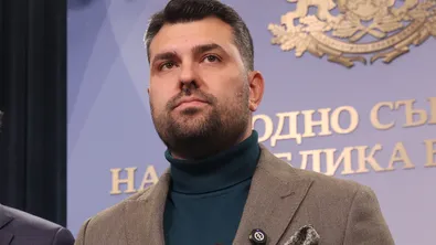 Георг Георгиев: Радев трябваше да се обади директно на Путин
