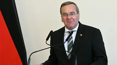 Германският министър на отбраната: Тръмп е притиснат до стената