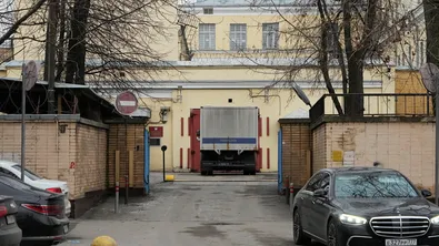 Япония привика руския посланик заради арестуван журналист