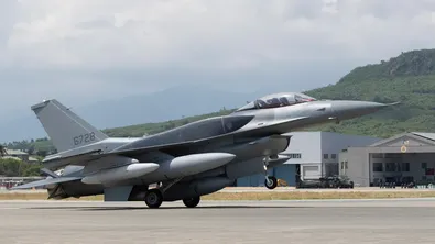 Румъния вдигна изтребители F-16 и хеликоптер заради въздушни цели край Украйна